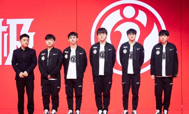 场合还更为 场合还更为