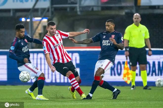 她在关键时 她在关键时